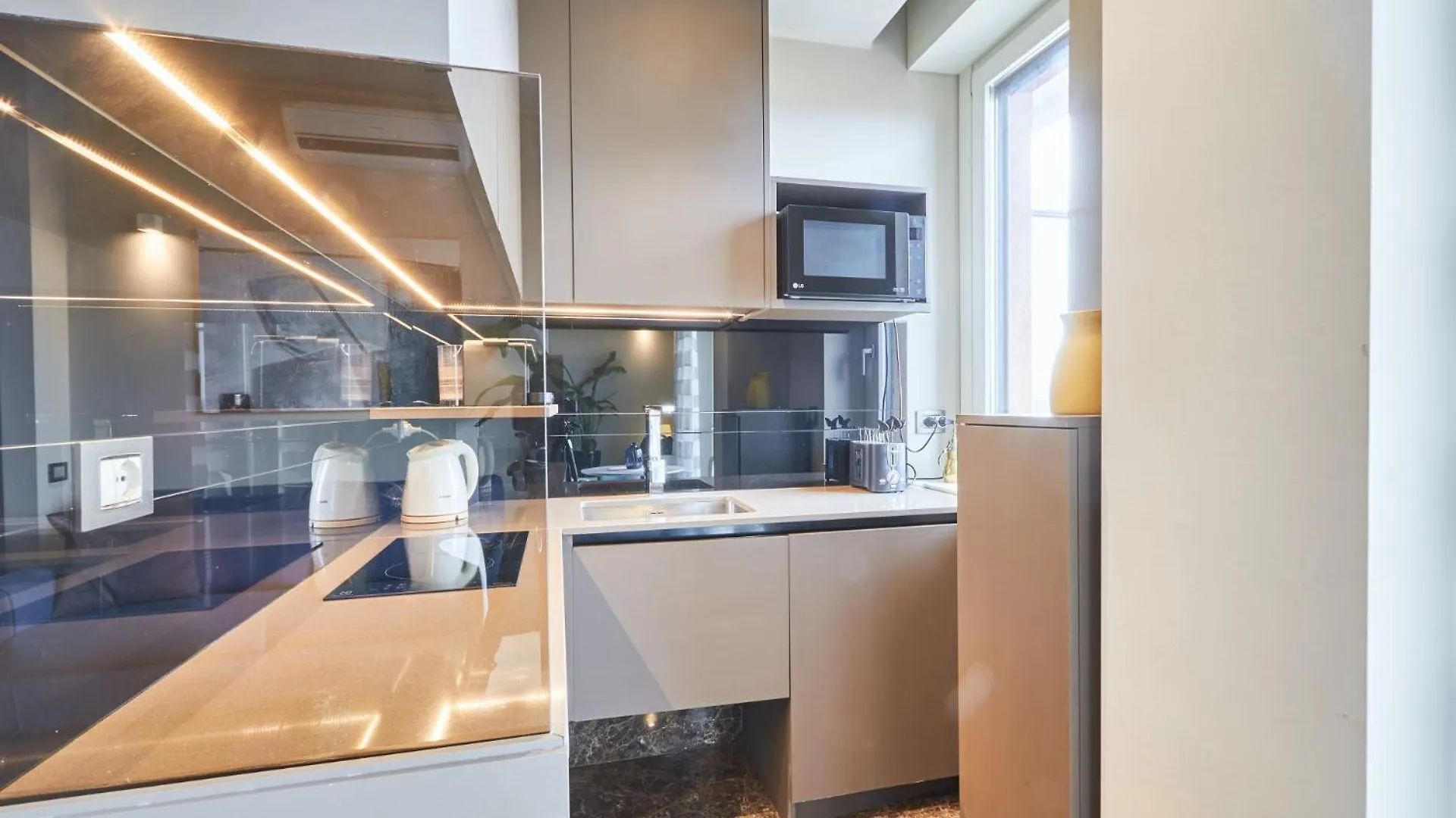 Easylife - Monolocale Con Balcone In Porta Venezia Apartment Milan 0*,  Italy